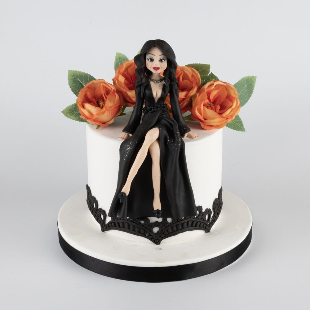 Esmer Kadın Yetişkin Butik Pasta