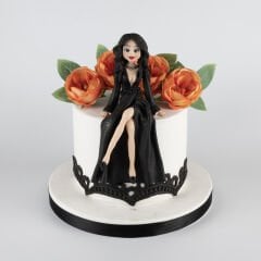 Esmer Kadın Yetişkin Butik Pasta