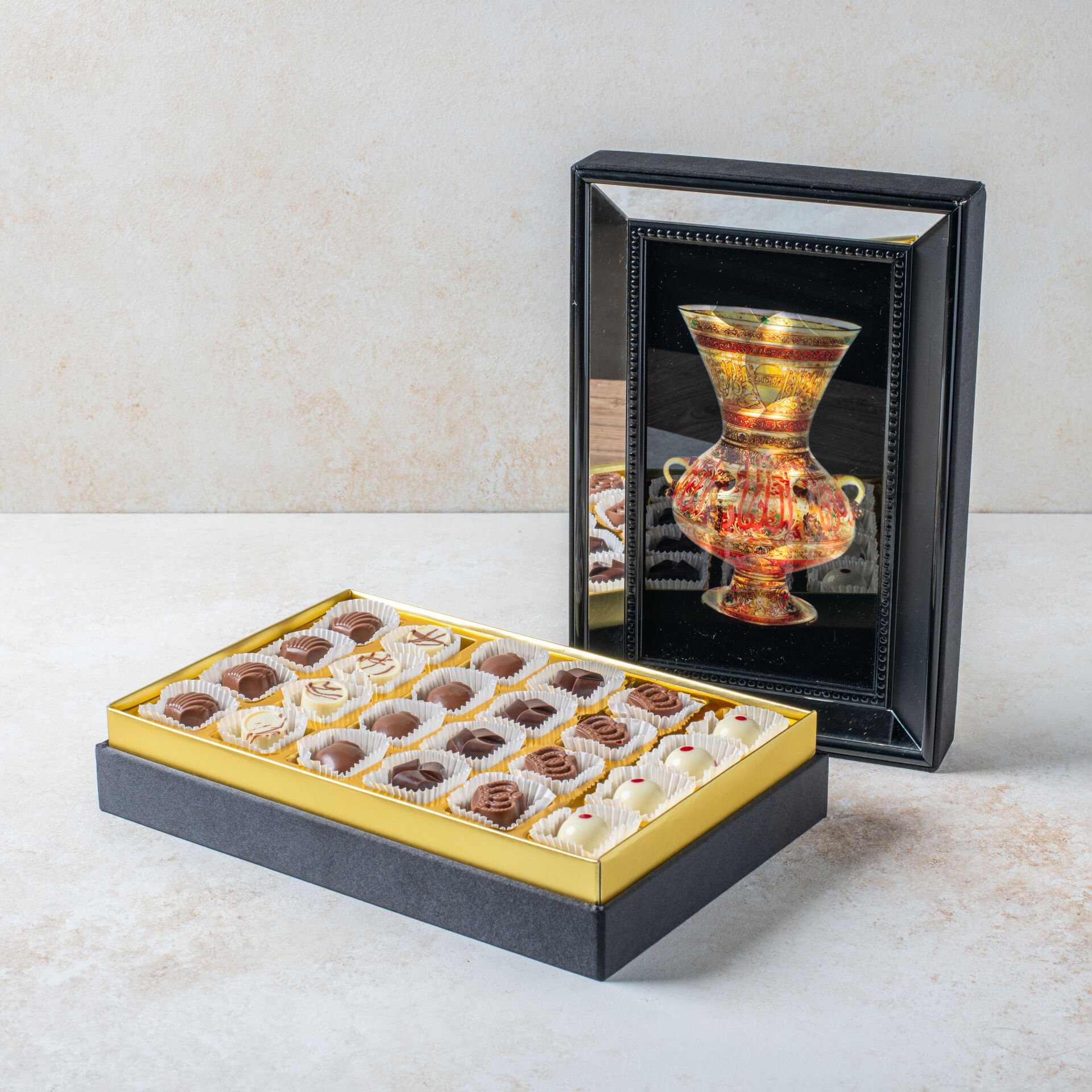 Cam Tablolu  Butik Kutu Spesiyal Çikolata 1